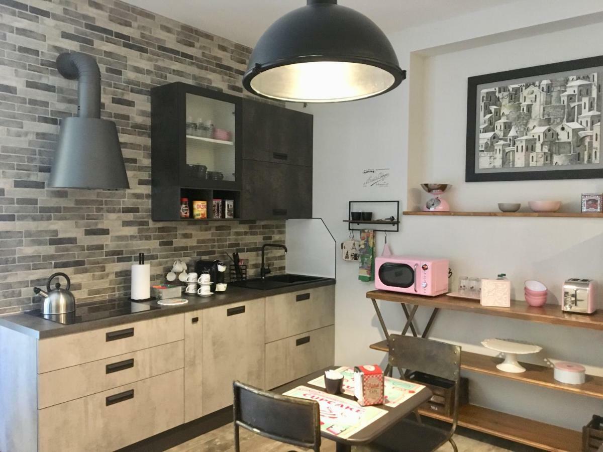 Industrial Chic House - Private Parking 호텔 오르비에토 외부 사진